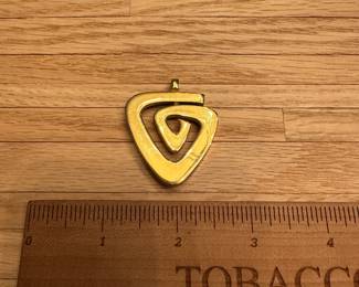 C57 - $40 - Givenchy Paris New York 1976 Pendant. 