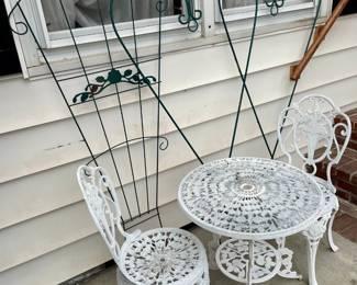 Bistro Set Metal Trellises