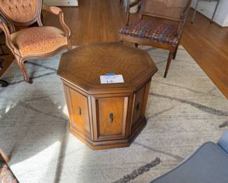 Octagon table