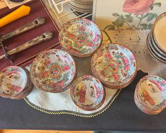 Chinese Familie Rose Dinnerware Set