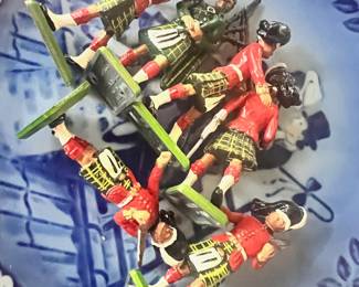 Set of 6 Britains 1/32 Scale Royal Guard Metal Toy Soldiers