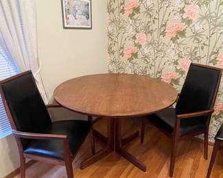 Dillingham MFG Co. Mid Century Dining Table with 6 Black Leather/Walnut Dining Chairs