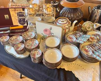 Chinese Familie Rose Dinnerware Set