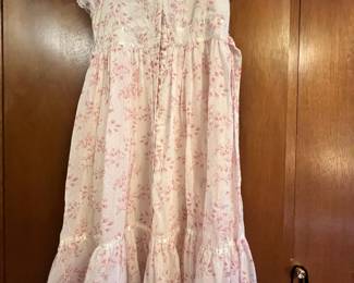 Gunne Sax Women's White and Pink Mid Dress – Size 14