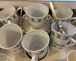 Kahla Konitz Porcelain - Set of 11 Teacups, 5 Cereal Bowls