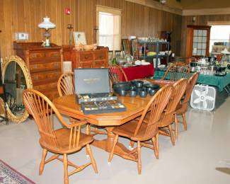 Oak Dining Table with 4 Leaves & 8 Chairs