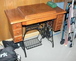 inger Sewing Machine in Cabinet