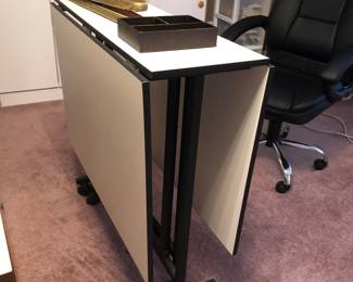 Drop leaf utility table