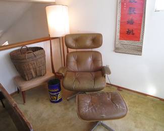 Mid Century Modern Plycraft lounge chair, Mid Century Modeline floor lamp