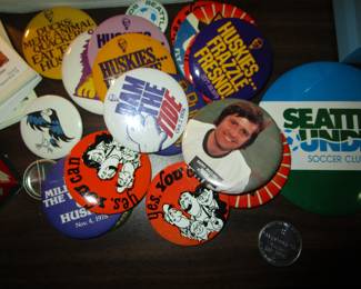 Large amount of UofW buttons and more