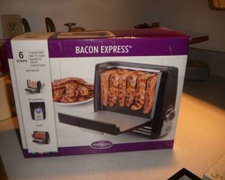 NEW  bacon cooker 
