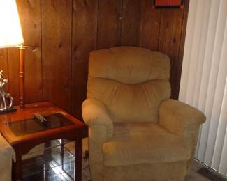 recliner / side curio