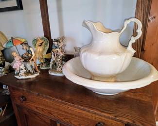 Stoneware bowl and pitcher 