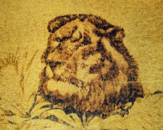 Lion closeup on lap quilt 
