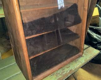 Small display cabinet 