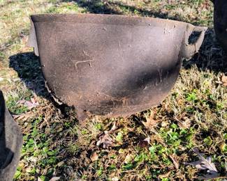 10 gallon cast iron pot