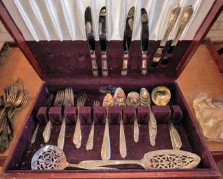 Silver plated flatware set