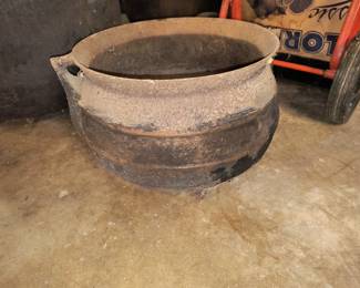 W.P. Cresson & Co. 4 gallon cast iron pot 