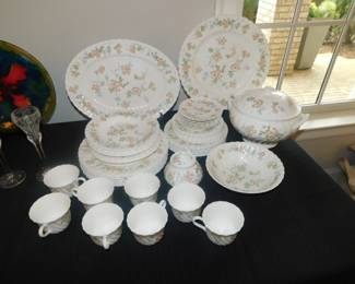 VERY RARE - NOT SOLD IN USA - WEDGWOOD FINE CHINA “COTTAGE ROSE”