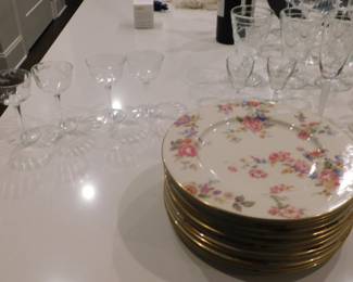 Set Of Cabinet Plates. Crystal And Glassware