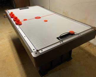 Air Hockey table, it works!