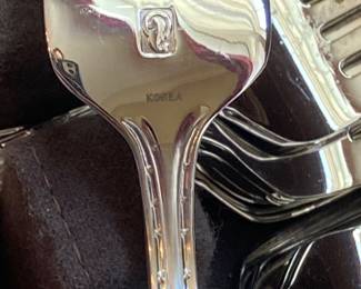 Reed & Barton Waterford 'Powerscourt' matte stainless flatware set (approx. 88 pieces)
