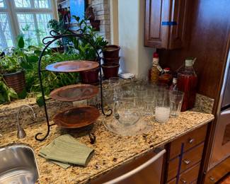 Assorted kitchen wares