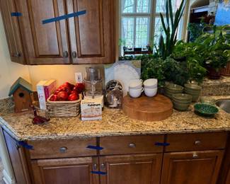 Assorted kitchen wares