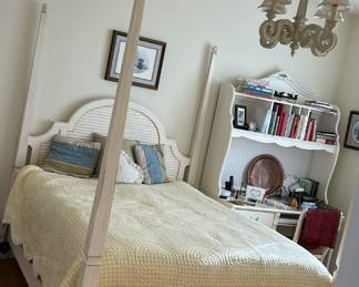 Ethan Allen queen bed
Bed only, mattress is SOLD