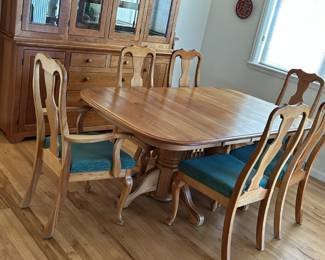 Woodley’s dining set
Six chairs and table has three leaves 