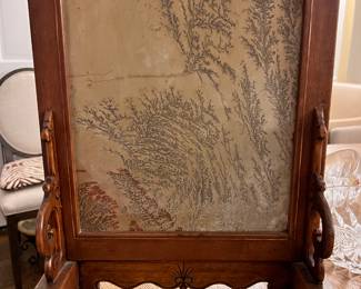 A wooden-framed decorative screen, featuring what is likely a traditional Chinese “Shoushan stone” or a similar mineral stone painting. The patterns on the surface are known as “branch-like patterns” or “natural stone paintings.” Qing Dynasty.