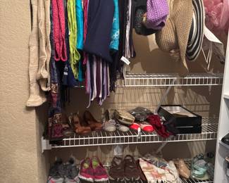 Womens Scarfs/Hats/Shoes