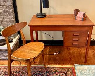 True Mid-Century Modern Desk with 3 Drawers from the 50's or 60's.  Desk chair is from the same MCM era.  Great edition to you MCM Collection.