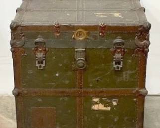 Vintage Trunk 