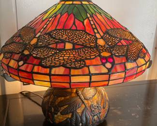 Tiffany style lamp w/dragonflies