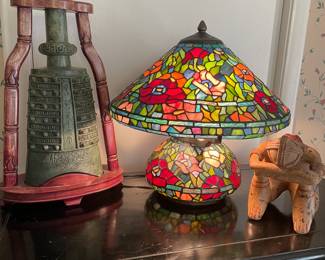 Tiffany style lamp w/lighted base