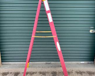 Werner 5-Foot Fiberglass Step Ladder - Durable and Sturdy