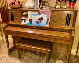 NICE Vintage upright Baldwin "Hamilton"  Piano, plays well and in VERY NICE physical condition.