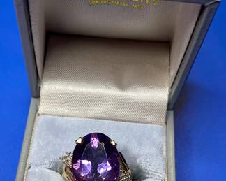 Solid 10K Gold Vintage Amethyst ring, looks unworn?
