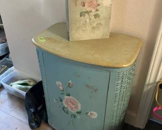 Antique wicker/metal hamper