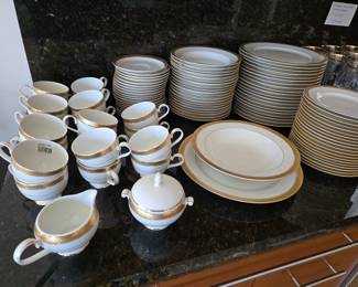 Mikasa Palatial Gold Fine China
Service for 20