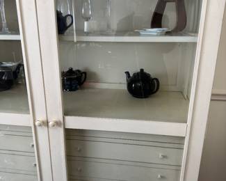 I have never seen a more functional cabinet like this with multiple drawers!