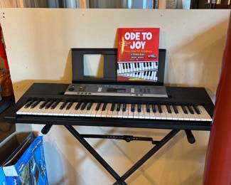 This piano needs cord