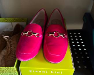 Lots of women’s shoes and boots size 6.5-7