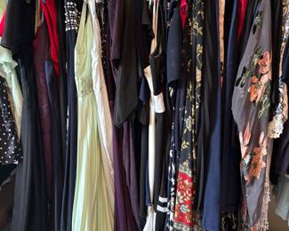 Tons of nice women’s clothing, 10-14