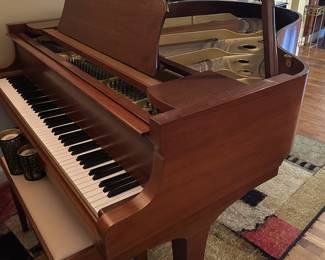 Yamaha 5’7” walnut baby grand piano in excellent condition 