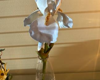 This and the next 6 items are from a previous online sale, in case they look familiar. Boehm iris