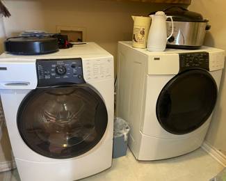 Front load washer dryer (working) & robot vacuum 