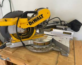 Dewalt 15 Amp 12 ni Double bevel Sliding Miter Saw