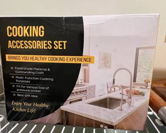 Cooking accessories kit (open box)